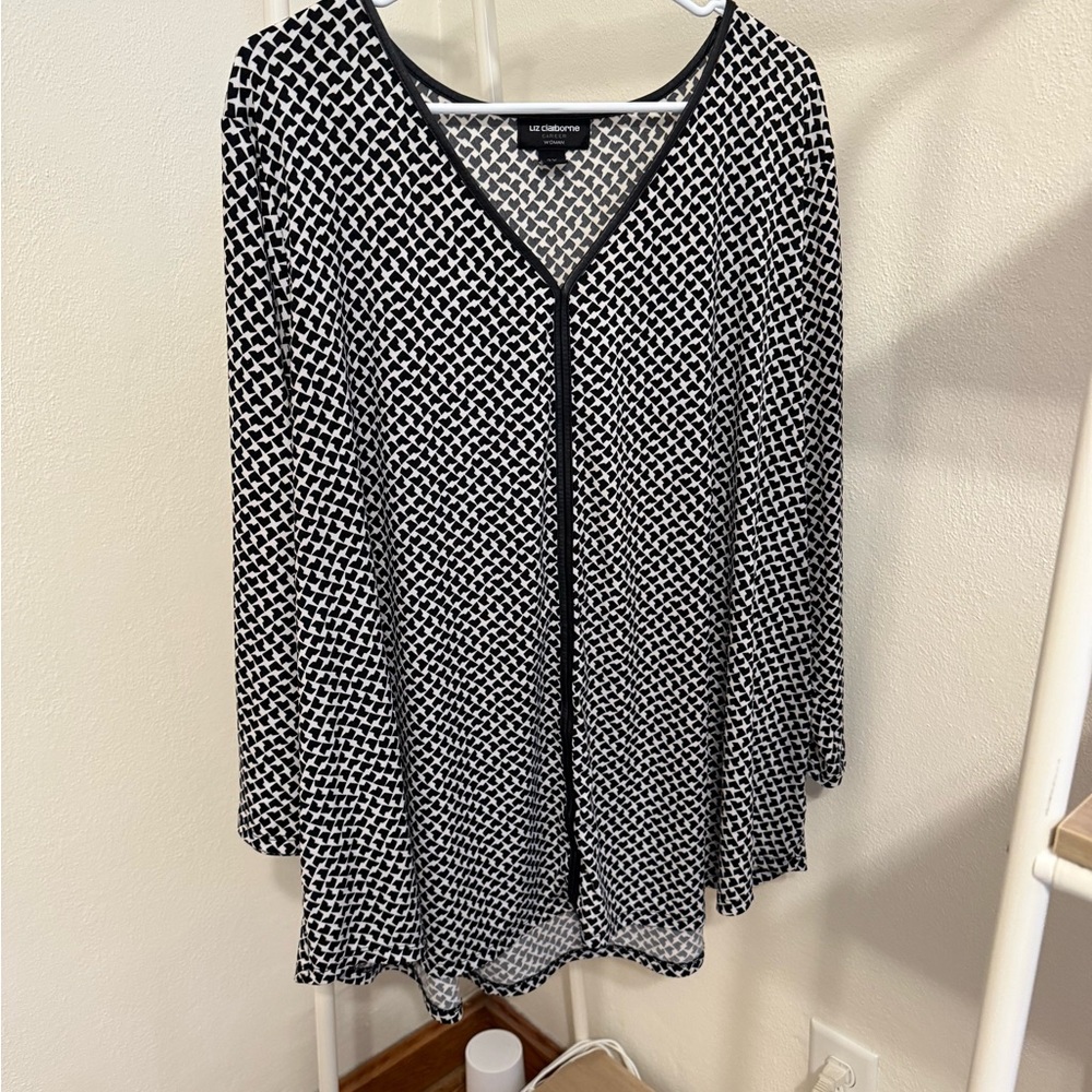 Liz Claiborne Black and White Patterned Blouse